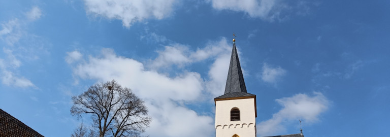 Kirche Obereisenheim mit Kirchturm